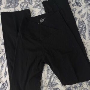 Black High-Waisted crossover Leggings